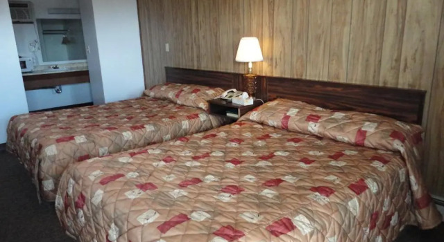 Четырёхместный номер Standard Elk Point Motel & RV Park