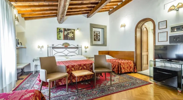 Четырёхместный номер Standard Hotel Collodi Firenze
