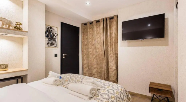 Home Suite Home Panthéon Port-Royal 1BR, Забронировать Отель Отели Парижа с парковкой, рядом с Galerie de Minéralogie et de Géologie, Парковка