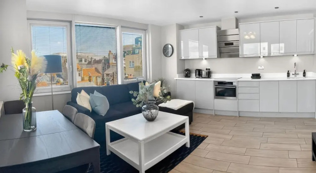 Апартаменты Modern Comfy 5 Location Few Steps From Pier