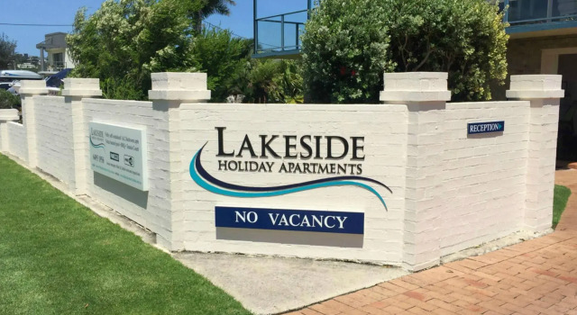 The Retreat Lakeside Merimbula, Забронировать Апартаменты/квартира Меримбула Sapphire Coast, рядом с Пляж Шорт-Пойнт-Бич