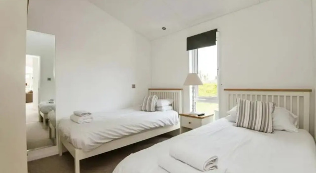 Lodge Sleeps 6 With Private Hot Tub
