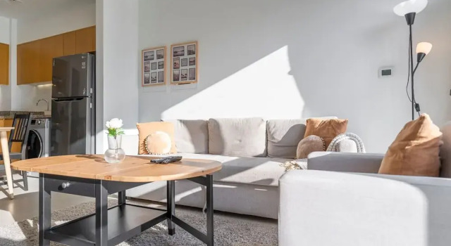 Peaceful 1-bedroom Apartment for 4 in Downtown, Забронировать Апартаменты/квартира Дубай Эмират Дубай, рядом с Дубайский аквариум