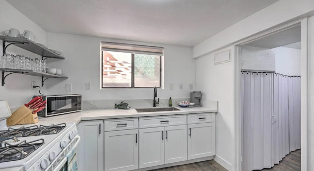 Апартаменты Oxnard Apartment < 1/2 Mi to Beaches!