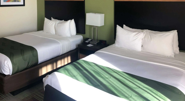 Четырёхместный номер Standard Quality Inn & Suites Mount Vernon