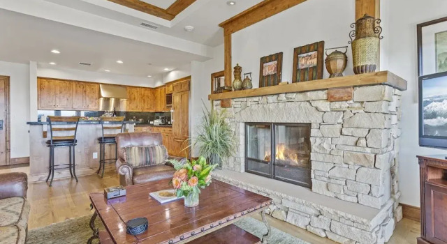 Shooting Star Lodge at Deer Valley Resort - Two Bedroom Residence #203 2 Condo, Varaa Lomakeskus Deer Valley 
