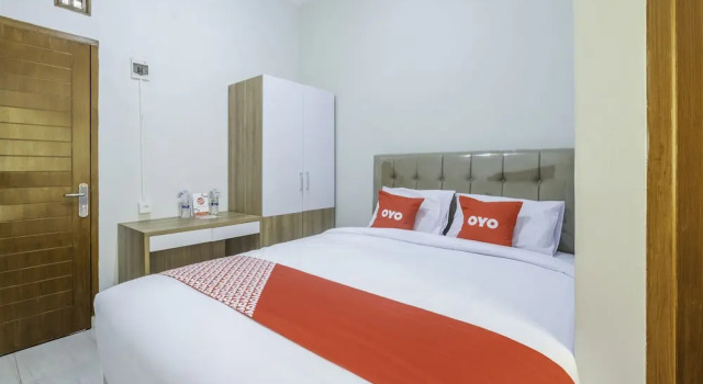 Wisma Teratai by OYO Rooms, Забронировать Отель Чиребон провинция Западная Ява