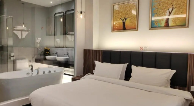 Номер Standard Asiatic Hotel