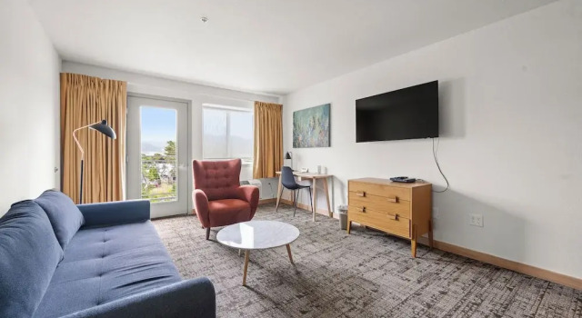 Люкс c 1 комнатой с балконом и с видом на реку River Inn at Seaside