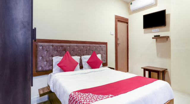 OYO 71439 Rsquare Elite, Varaa Hotelli Edulliset hotellit kohteessa Telangana