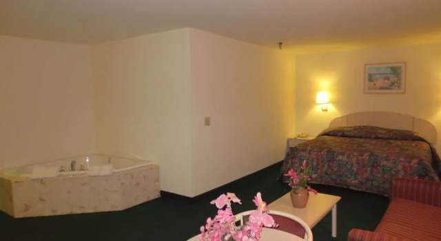 Pinckneyville Inn, Rezerwuj Hotel Hotele w Illinois z basenem, Basen