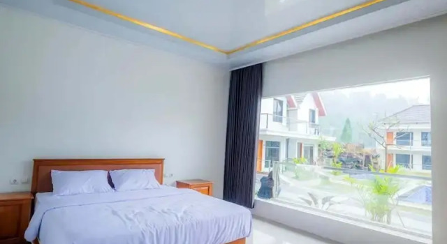 Camera Deluxe Grand Wijaya Hotel dan Villa Sarangan
