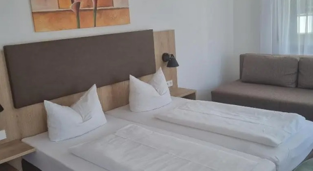 Трёхместный номер Standard Hotel Garni Krone