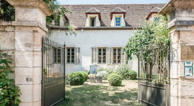 Villa Louise, Book Villa Hoteller i Burgund med parkering, Parkering
