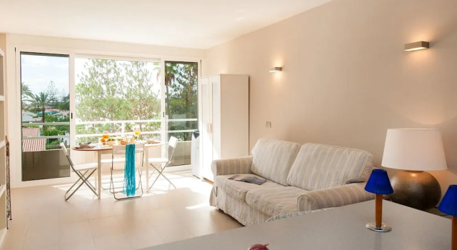 Apartment in Playa del Ingles, Gran Canaria 102878 by MO Rentals, Забронировать Апартаменты/квартира Отели Плайя дель Инглес с бассейном, рядом с Экуменический храм Эль-Сальвадор, Бассейн