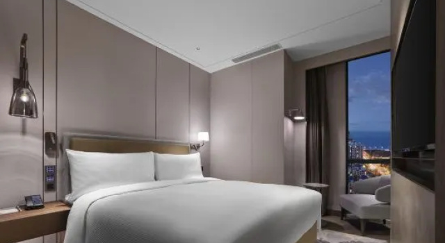 Люкс Deluxe Doubletree By Hilton Yantai Golden Coast Hotel & Suites
