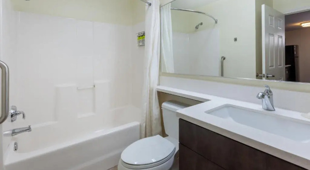 Четырёхместный люкс Candlewood Suites Kalamazoo by IHG