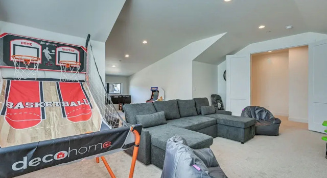 Коттедж Flagstaff Group Getaway w/ Game Room & Deck