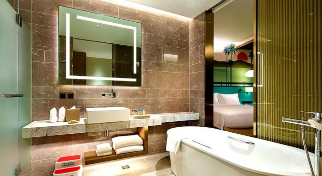 Семейный номер Standard с балконом и с видом на море Hilton Garden Inn Sanya