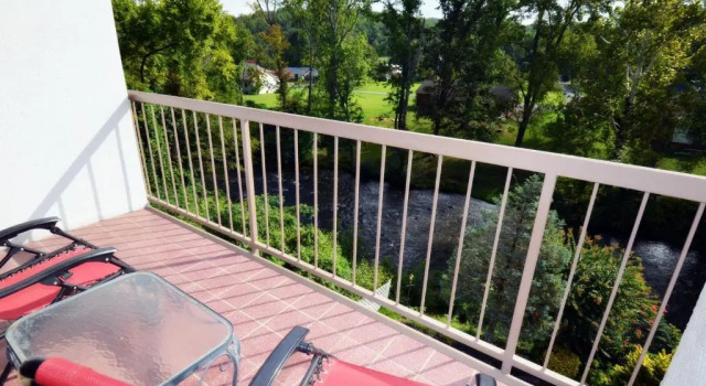 Rivergate Mountain Lodge, Забронировать Отель Пиджен-Фордж Great Smoky Mountains National Park, рядом с TopJump Trampoline Park &amp; Extreme Arena