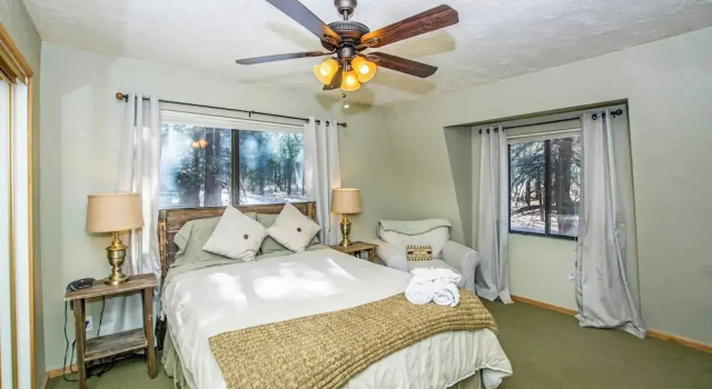88 Acres Cottage in Big Bear w HotTub