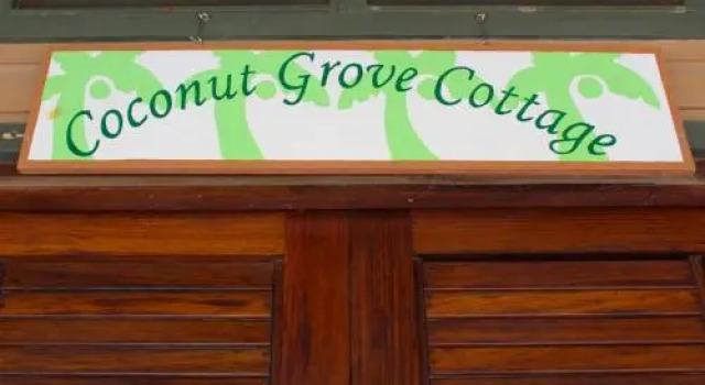 Coconut Grove, Book Hotel Roatan Airport 