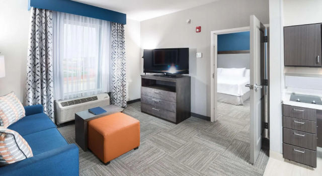 Четырёхместный люкс c 1 комнатой Homewood Suites By Hilton Tulsa Catoosa
