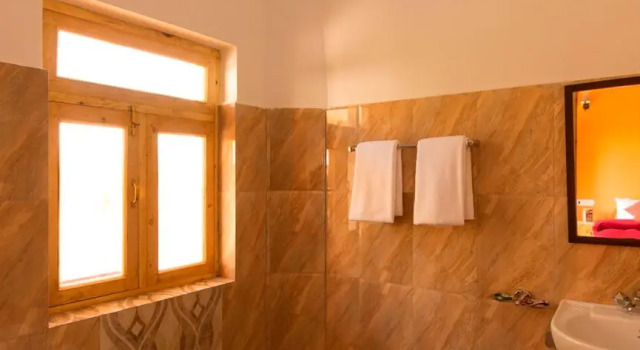 Кровать в общем номере La-Hostel, Zostel Leh