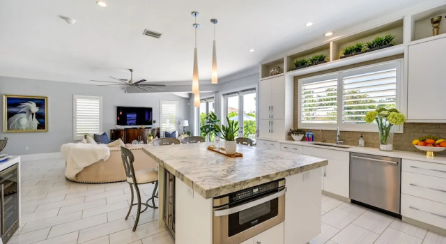 Коттедж Luxury Naples Home w/ Private Pool ~ 1 Mi to Beach
