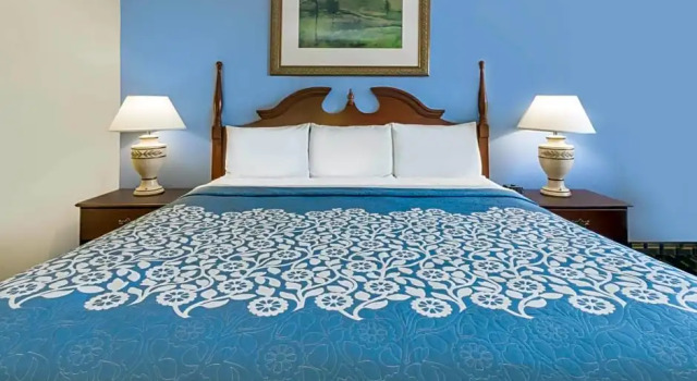 Номер Standard Days Inn by Wyndham Plymouth