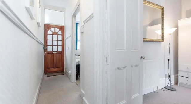 Clapham 2Bed with Patio by BaseToGo, Забронировать Отель Бизнес-отели Лондона, рядом с Центр искусства Battersea, 4* 5*