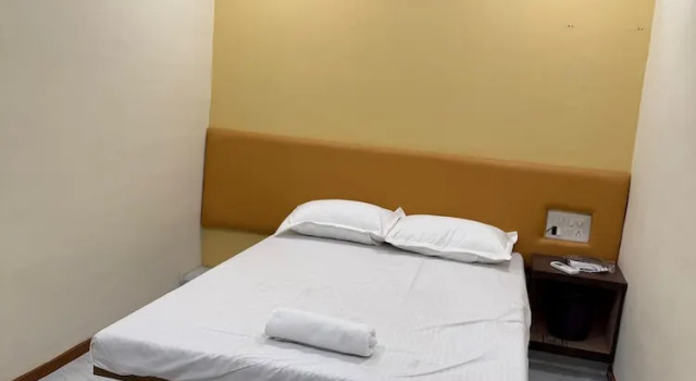 Номер Economy Hotel Marine Line Near Marine Drive & Cricket Stadium, South Mumbai