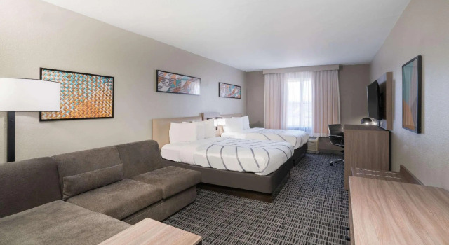 Четырёхместный номер Deluxe La Quinta Inn & Suites by Wyndham Montgomery