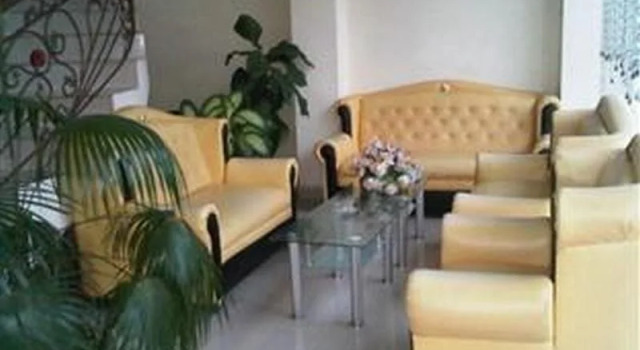Hotel Wisata, Rezervați Hotel Hoteluri în Sulawesi cu parcare, Parcare