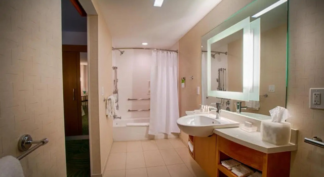 Люкс с красивым видом из окна SpringHill Suites by Marriott Canton