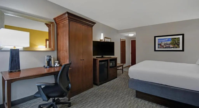 Номер Premium Holiday Inn Express & Suites Cincinnati Riverfront by IHG