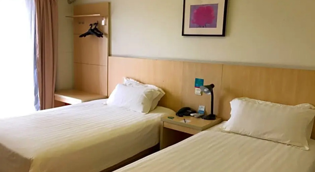 Двухместный номер Business Jinjiang Inn Maidelong Dongguan