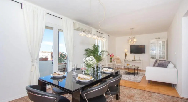 Апартаменты с 3 комнатами с видом на море Vinko Apartment
