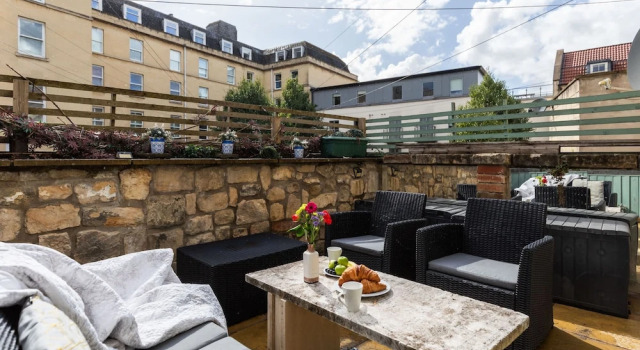 Stylish 4-bedroom Townhouse in the Heart of Bath