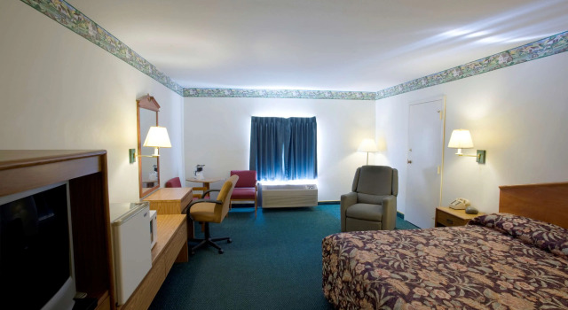 Четырёхместный номер Standard Americas Best Value Inn Litchfield