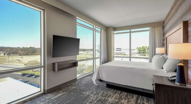 Двухместный номер Premium Embassy Suites by Hilton Jonesboro Red Wolf Convention Center