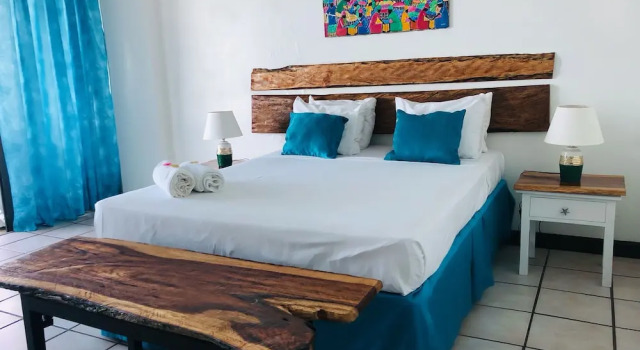 Sand and Tan Beach Hotel, Забронировать Отель Отели Очо-Риос с парковкой, Парковка