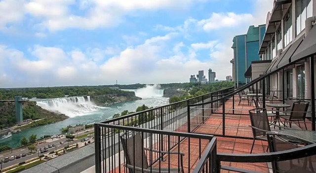 Двухместный номер Standard с балконом The Brock Niagara Falls Fallsview, Tapestry by Hilton