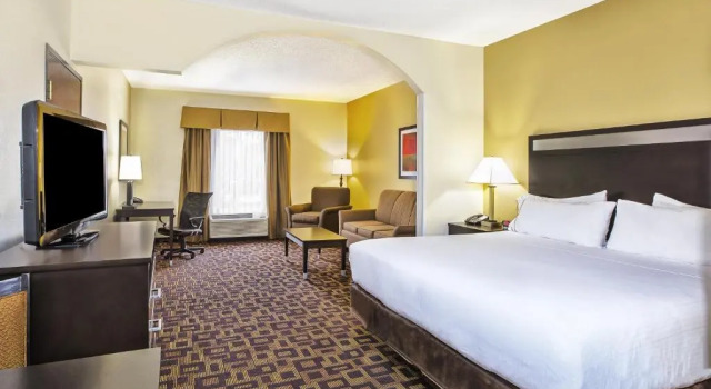 Люкс Holiday Inn Express Hotel and Suites Marysville by IHG