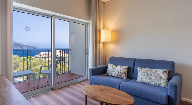 Полулюкс с балконом Hotel Girassol - Suite Hotel