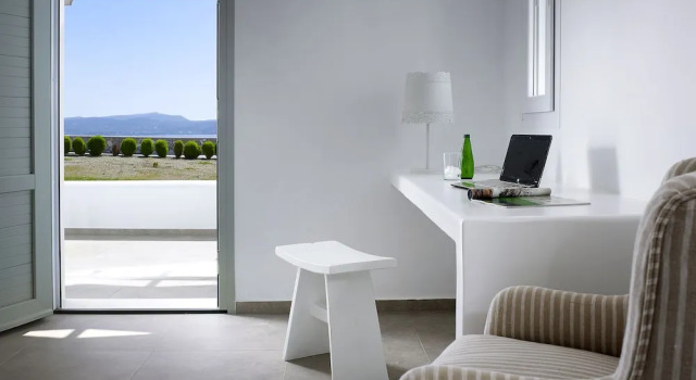 Люкс Deluxe с балконом Santa Maria Luxury Suites & Spa