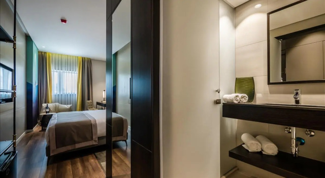 Номер Business с видом на бассейн Golden Crown Hotel