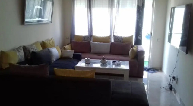 Tres belle Appartement à louer sur bouznika avec piscine, Rezervasyon Daire Doukkala-Abda otoparklı oteller, Otopark