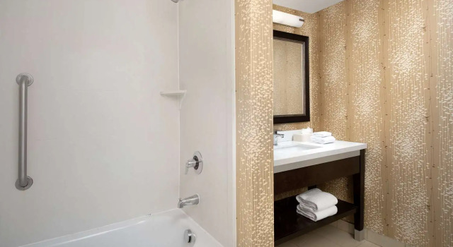 Люкс Hampton Inn & Suites Alpharetta-Windward