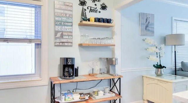 Lovely St Pete Beach Cottage, Walk to Beach & Town, Réserver Hôtel Gulfport Floride